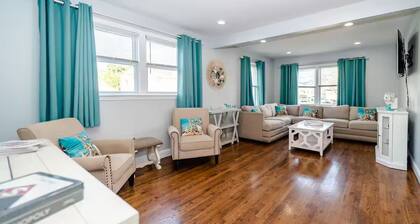 Fabulous Apt w/ full amenities, blocks to beach!