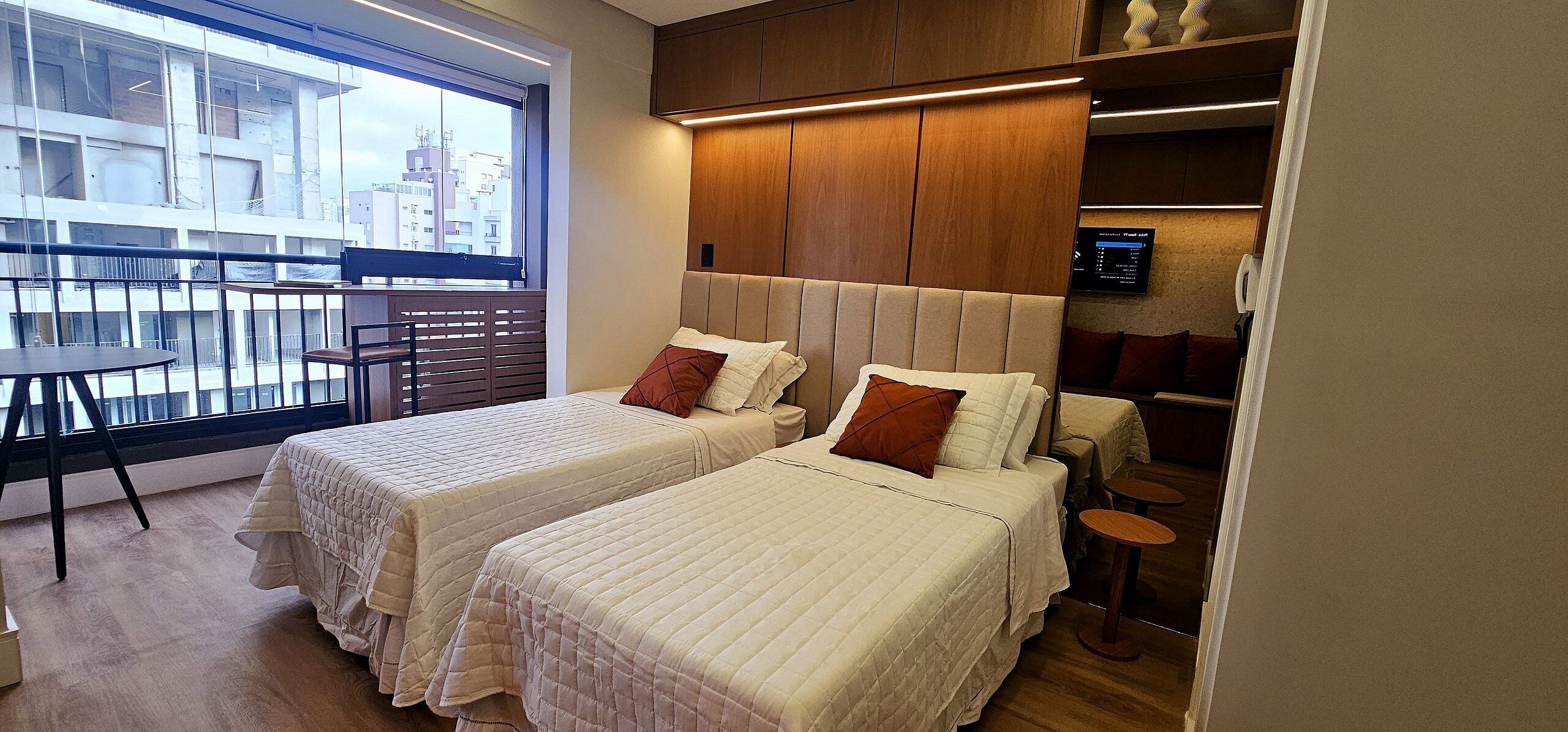 Estúdio | Cortinas blackout, ferros/tábuas de passar roupa, Wi-Fi de cortesia