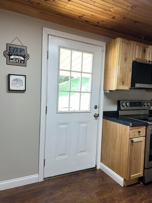 Fridge, microwave, oven, stovetop - KNOTTY ESCAPE• Hikers Haven in RRG• Walk to Restaurants & Shops• Hot Tub (Campton)