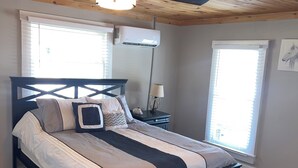 A bedroom with a bed, a ceiling fan, an air conditioning unit, and a window. - FREE NIGHT•KNOTTY ESCAPE• Hikers Haven in RRG• Walk to Attractions • Hot Tub• (Campton)