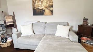 Een smart-tv en boeken