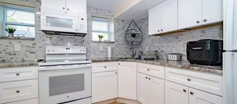 Beach getaway for 4, 2 blocks to beach. Come enjoy