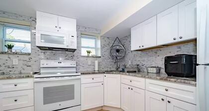 Beach getaway for 4, 2 blocks to beach. Come enjoy