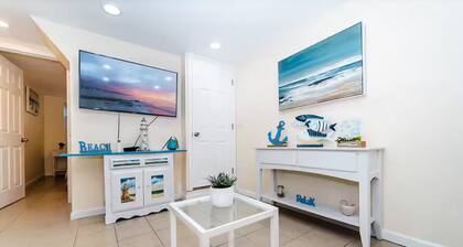 Beach getaway for 4, 2 blocks to beach. Come enjoy