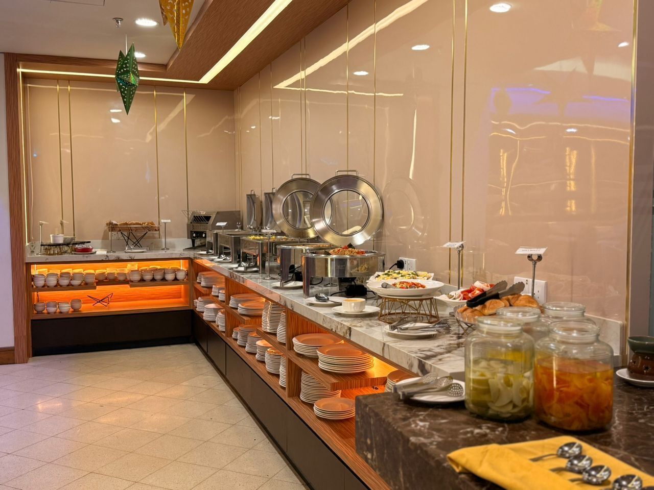 Daily buffet breakfast for a fee