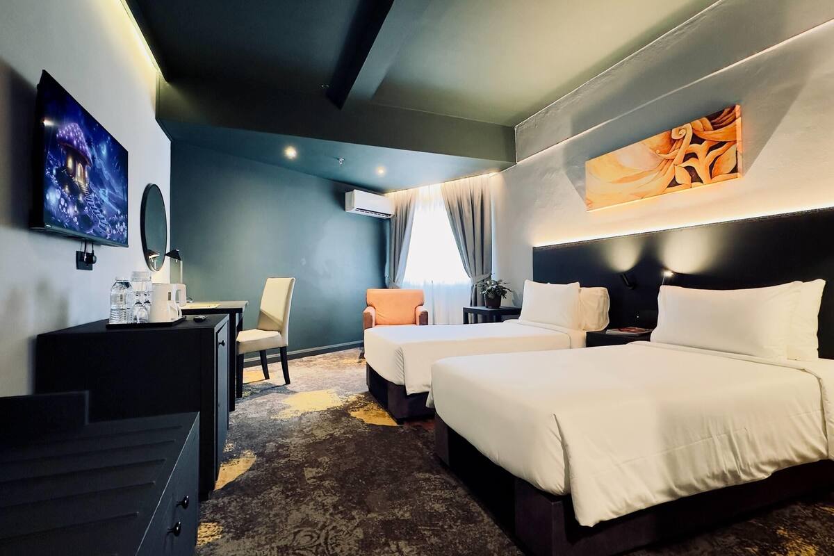 Deluxe Room, 2 Twin Beds | Premium bedding, in-room safe, desk, blackout drapes