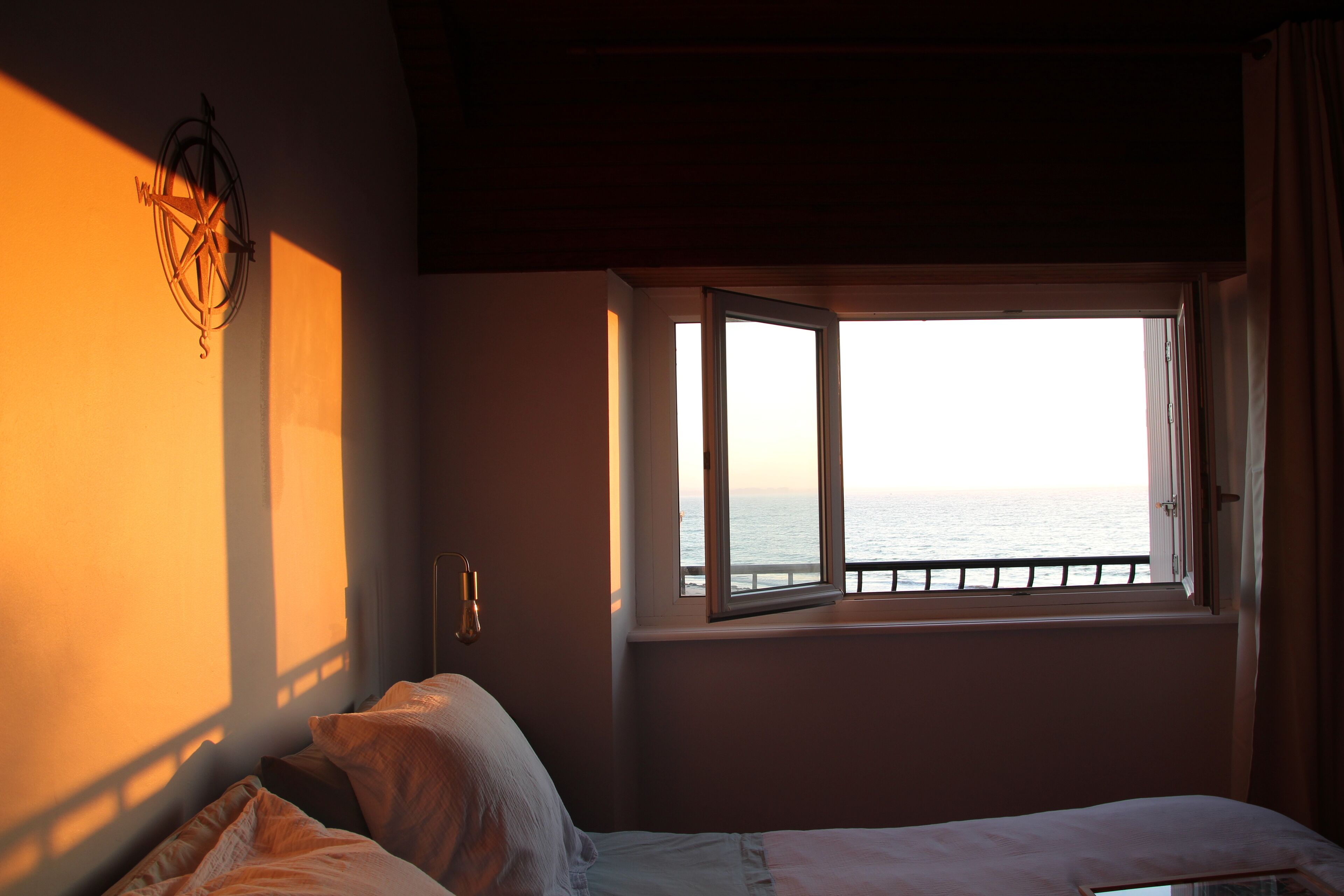 3 bedrooms, iron/ironing board, internet, bed sheets