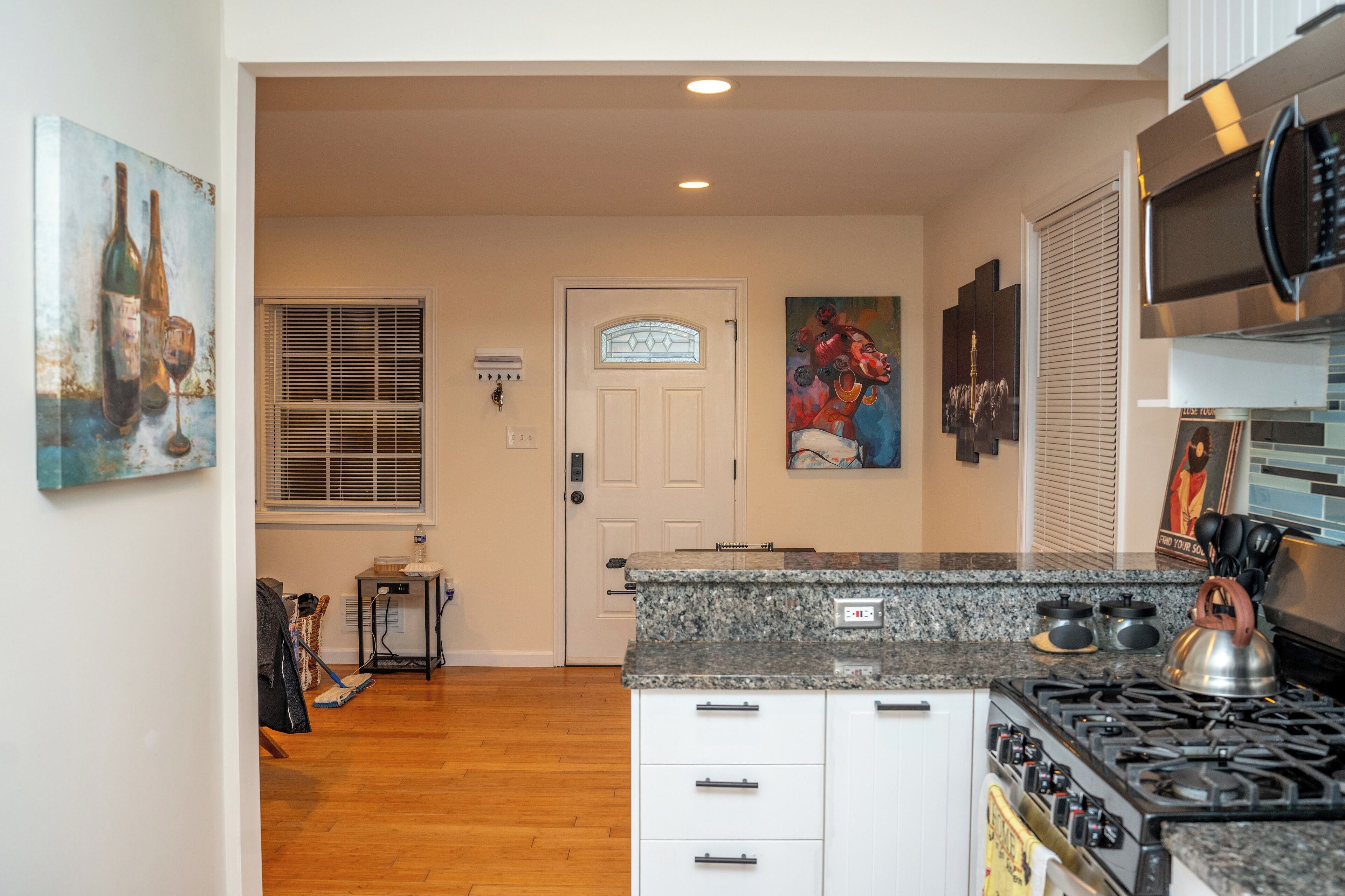 Mikrovågsugn, ugn, spishäll och diskmaskin