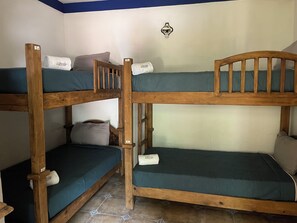 2 chambres, fer et planche à repasser, accès Internet, draps fournis