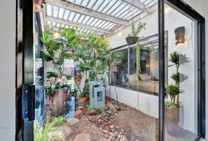 Interior - Remodeled 3-bedroom heated pool and spa, pickleball, tennis in S. Palm Desert (Palm Desert)