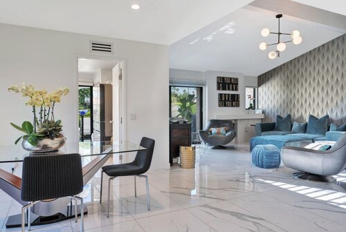 Luxury Retreat ✨ Views, Heated Pool+ Spa Baths Plush beds to recover & rech