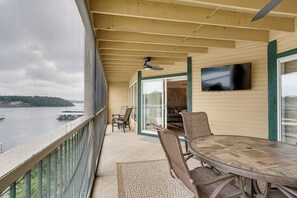 Outdoor dining - Waterfront Balcony! Condo on Lake of the Ozarks (Village of Four Seasons)