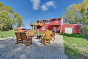 Outdoor dining - Hunt, Hike & Fish! Remote UP Cabin on Chub Creek (Rudyard)