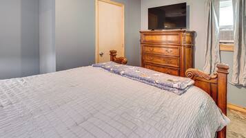 3 bedrooms, iron/ironing board, internet, bed sheets