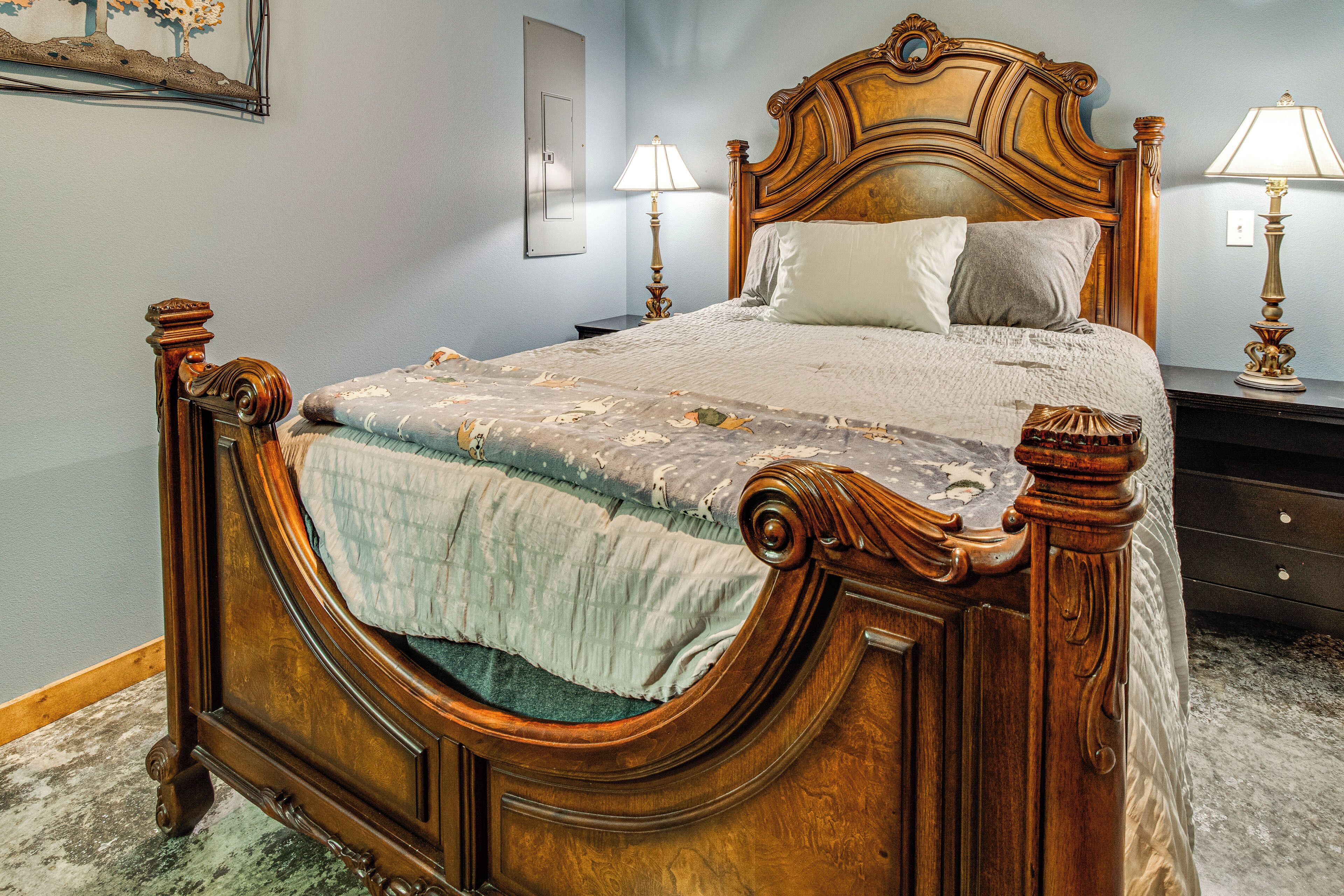 3 bedrooms, iron/ironing board, internet, bed sheets