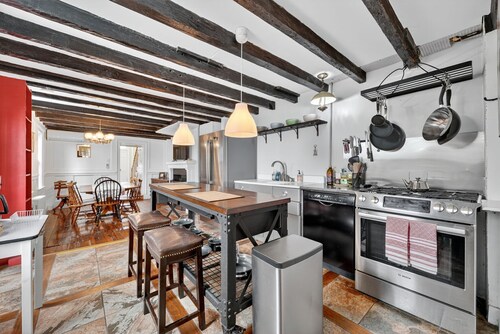 Old Town Alexandria- 1800's -2 BR TH -2 blocks to Riverfront -King St- Market SQ