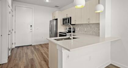 Modern Crestview Apt Walk to Bars & Dining