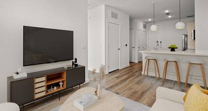 Modern Crestview Apt Walk to Bars & Dining