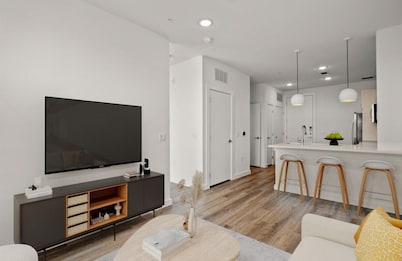 Modern Crestview Apt Walk to Bars & Dining