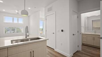 SĂšche-cheveux, serviettes fournies, savon, papier toilette