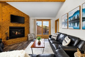 Télévision, cheminée