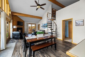 Télévision, cheminée