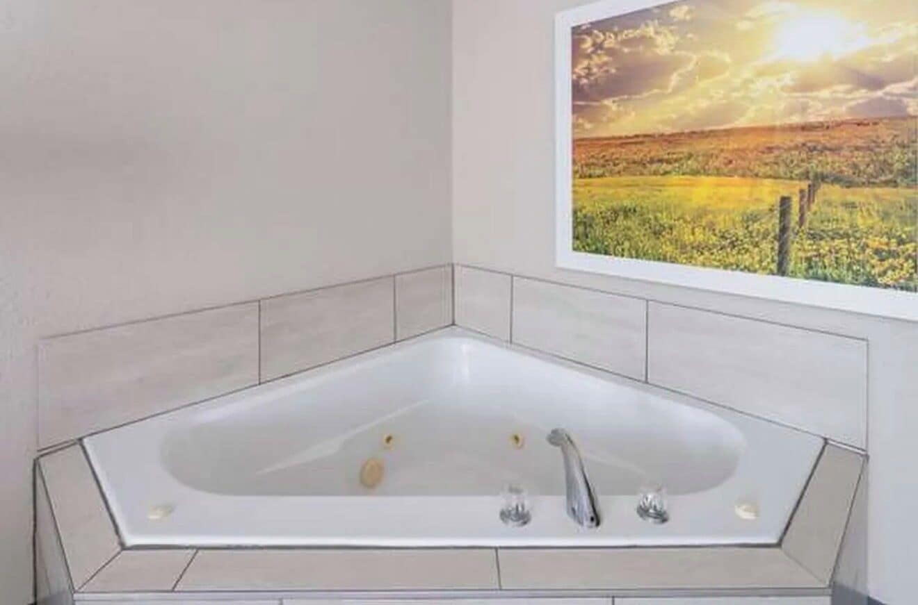 Standard Studio Suite, City View | Desk, iron/ironing board, free WiFi