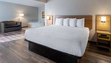 Standard Studio Suite, City View | Desk, iron/ironing board, free WiFi