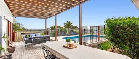 屋外ダイニングエリア