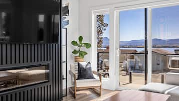 Télévision, cheminée