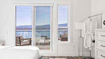 4 bedrooms, desk, iron/ironing board, WiFi