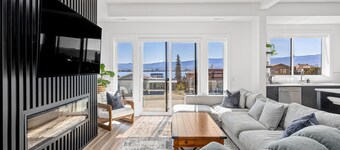 Modern Lakeview Retreat w/ Rooftop & Hot Tub