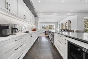 Fridge, microwave, oven, stovetop - Luxurious 7BR Escape w/ Mountain Views & Privacy (Whistler)