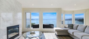 Lux Lakeside Home/Private Dock/Boat lift/Garden