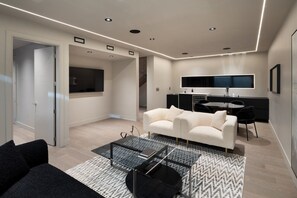 تلفزيون، مدفأة، ستيريو