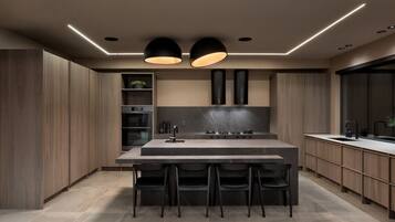 ثلاجة، ميكروويف، فرن، موقد طهي مسطح