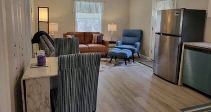 Little House Inn-Family/Pet friendly Private Home-Brimfield-2 bedroom, sleeps 8