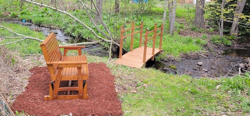 Little House Inn-Family/Pet friendly Private Home-Brimfield-2 bedroom, sleeps 8