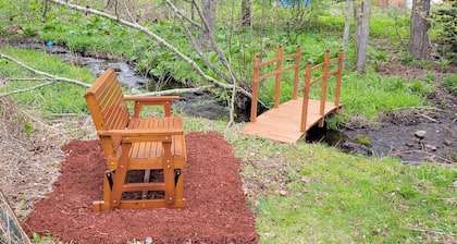 Little House Inn - Family/Pet Friendly Home-2 bedrooms/sleeps 8-Brimfield MA USA