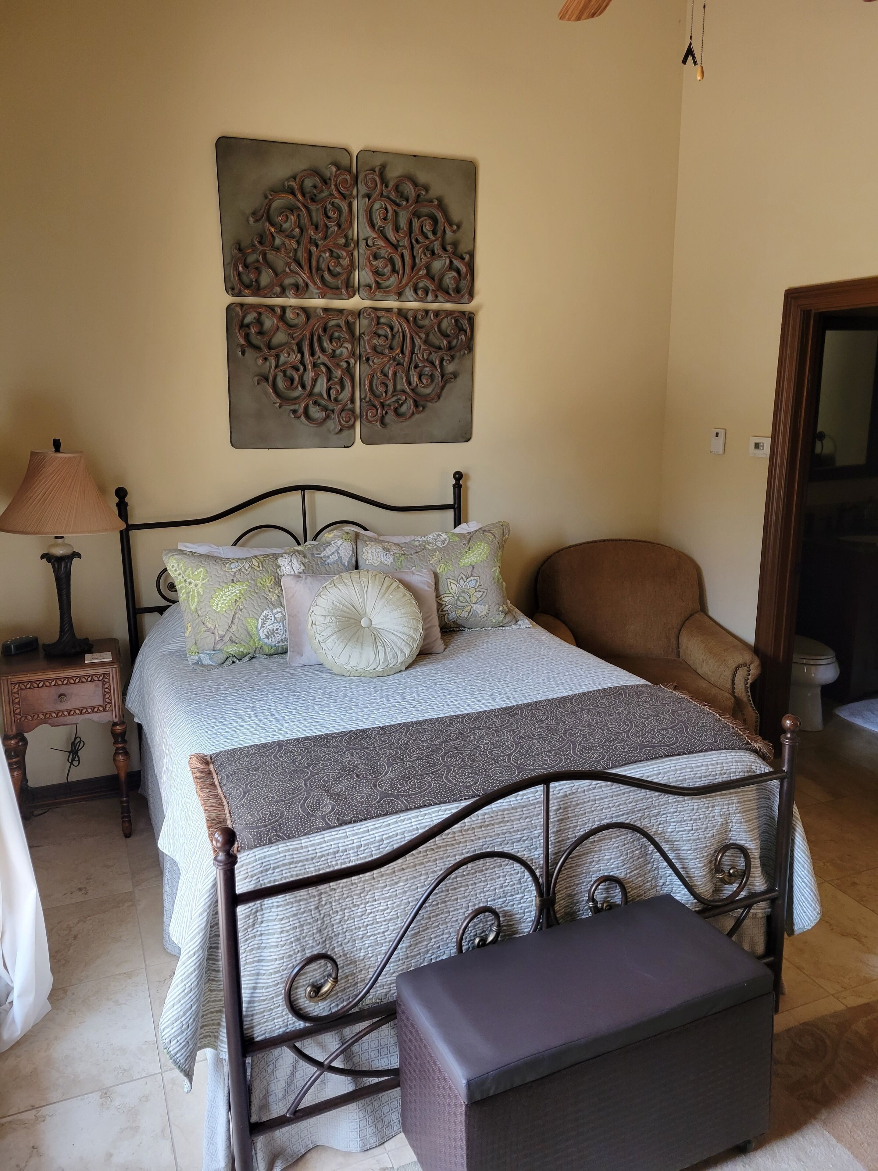 1 bedroom, internet, bed sheets