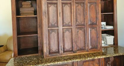 Charming 1-bedroom Casita in lovely Bernalillo, just 15 minutes to Albuquerque.