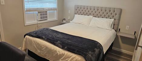 1 slaapkamer, een strijkplank/strijkijzer, wifi, beddengoed