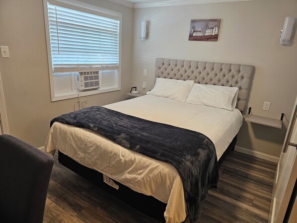 1 bedroom, iron/ironing board, WiFi, bed sheets - All-inclusive Studio Apartment with utilities included-Unit 3 (Waterville)