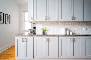 Exclusive-Apartment, 2 Schlafzimmer | Eigene Küche | Kühlschrank, Mikrowelle, Ofen, Herdplatte