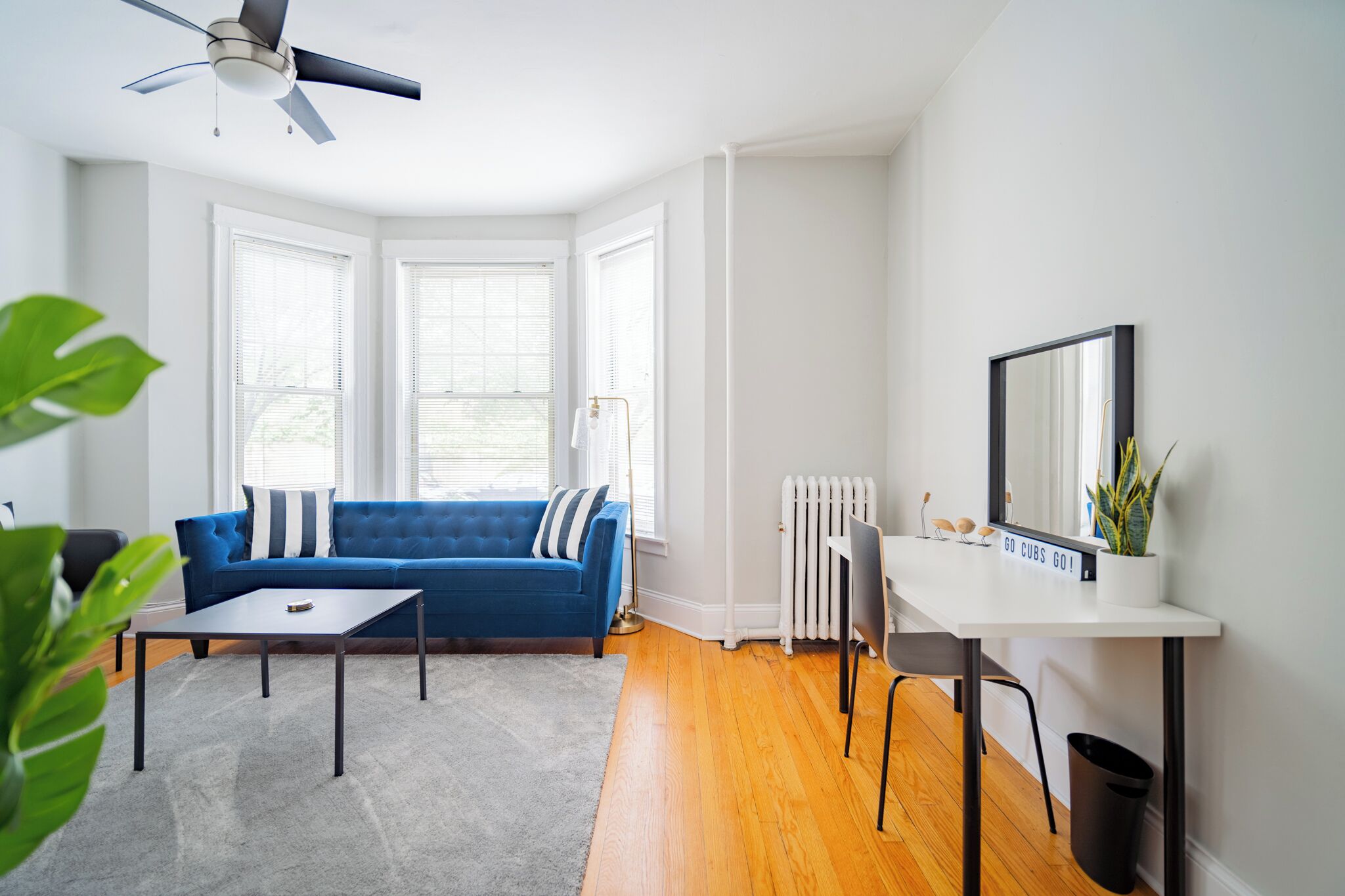 Exclusive-Apartment, 2 Schlafzimmer | Wohnbereich | 55-Zoll-Fernseher mit Digitalempfang, Streaming-Dienste