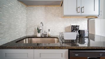 Exclusive Apartment, 2 Bedrooms | Private kitchen | Fridge, microwave, oven, stovetop