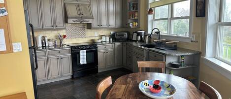 Micro-ondes, four, plaque de cuisson