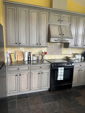 Mikroaaltouuni, uuni, liesi