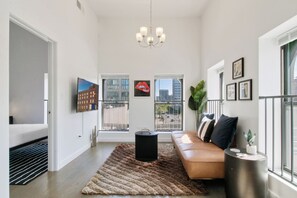 Living area - Stylish 1BR in West Loop - Lake 301 rep (Chicago)