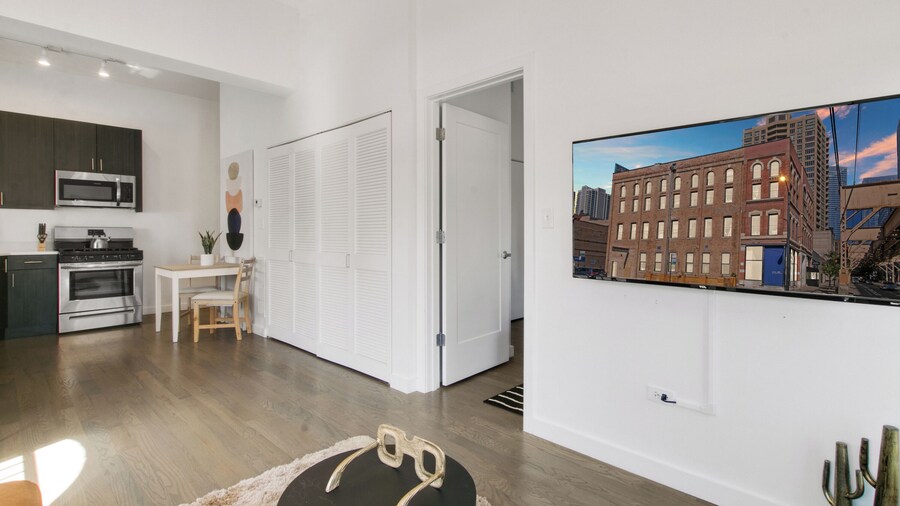 Stylish 1BR in West Loop - Lake 301 rep